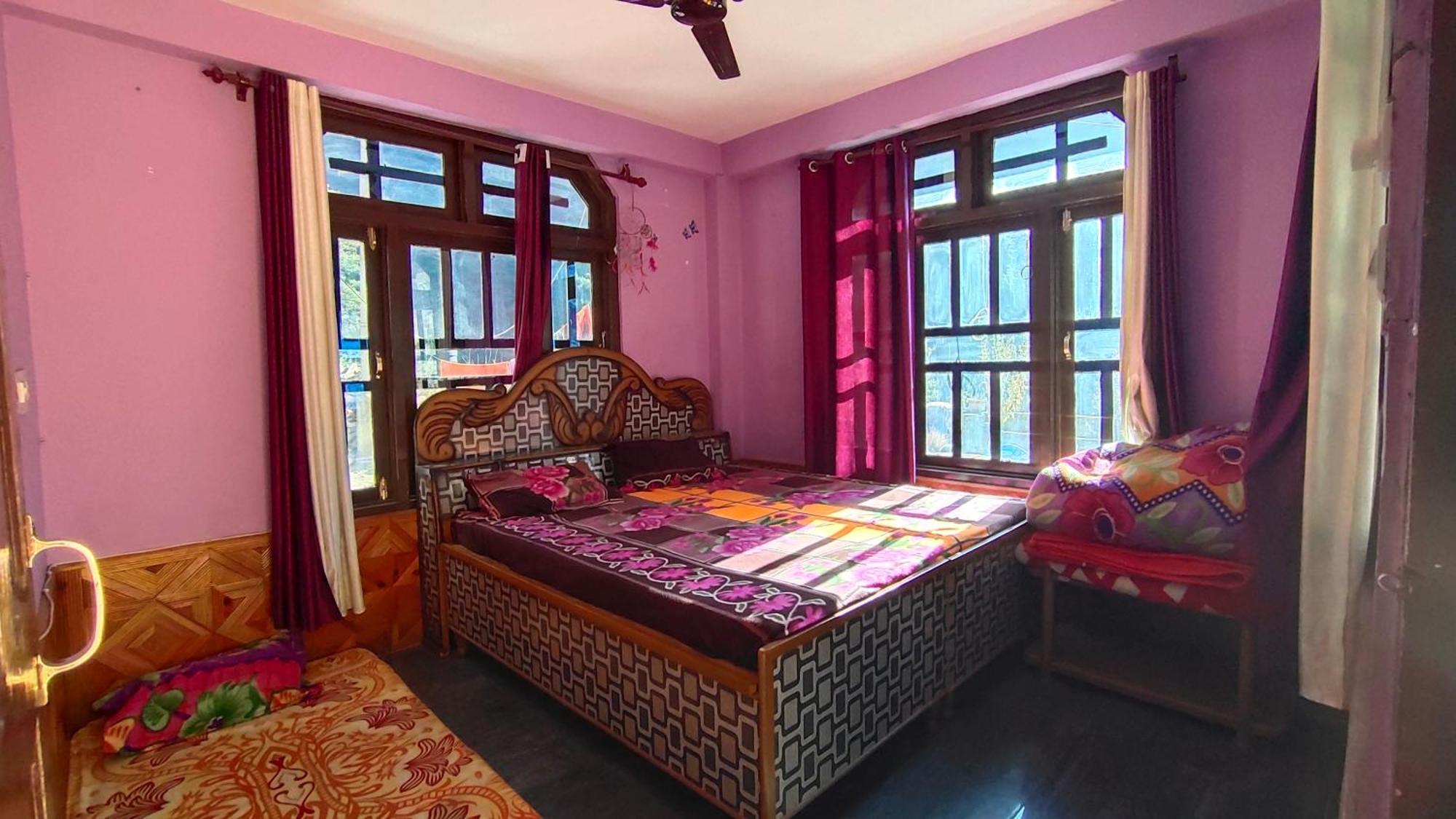 Snow View Guest House Касоль Номер фото